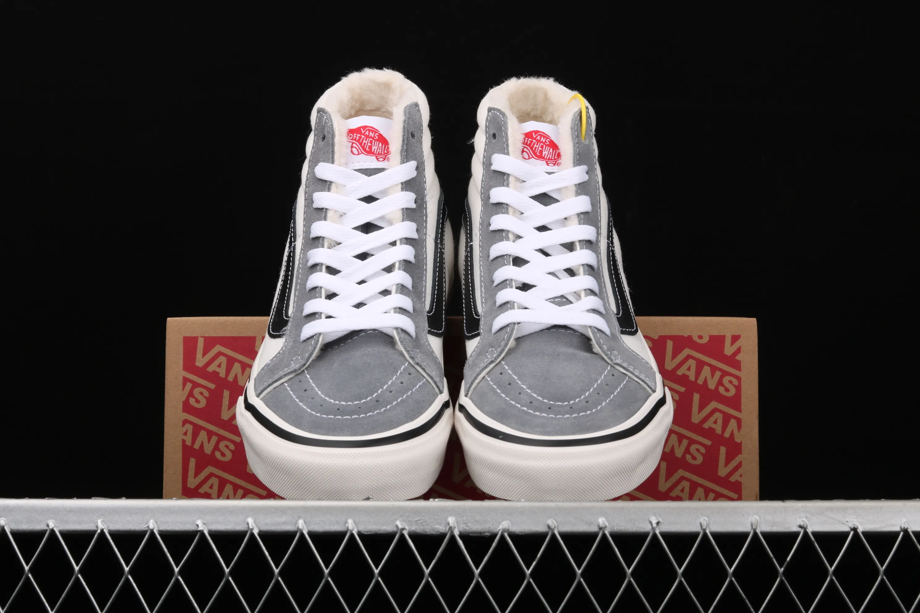 All categories Vans Vans series Vans Hi Vans high-top plus velvet Vans Sk8-Hi Anaheim autumn and winter plus velvet series high-top casual sneakers VN0A38GFUQ1